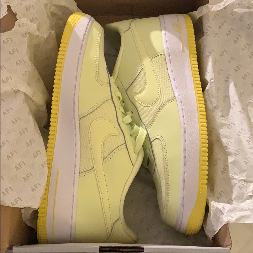 Nike Air Force 1 LV8 (GS) 7y